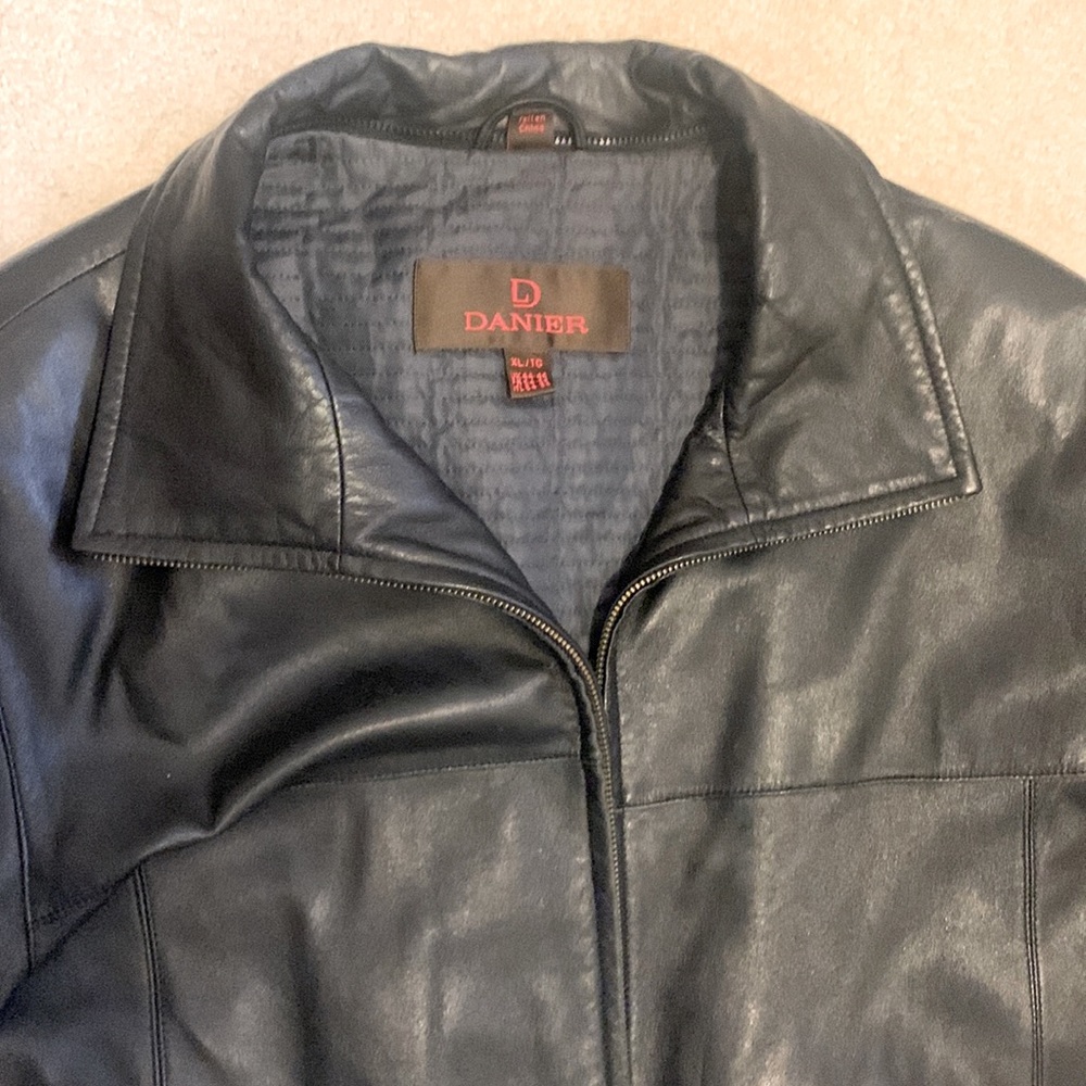 GREAT CONDITION Danier leather jacket size XL